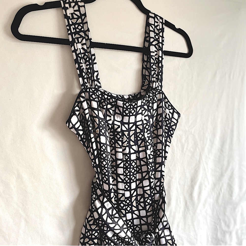 **NWOT** WHITE HOUSE BLACK MARKET, Geometric Pattern Silk Dress w/sash belt - Picture 4 of 11